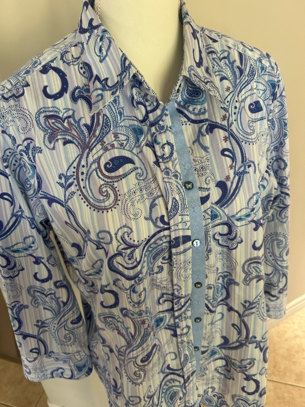 Robert Graham 3/4 Sleeve Women’s Button Down Top - Picture 3 of 14